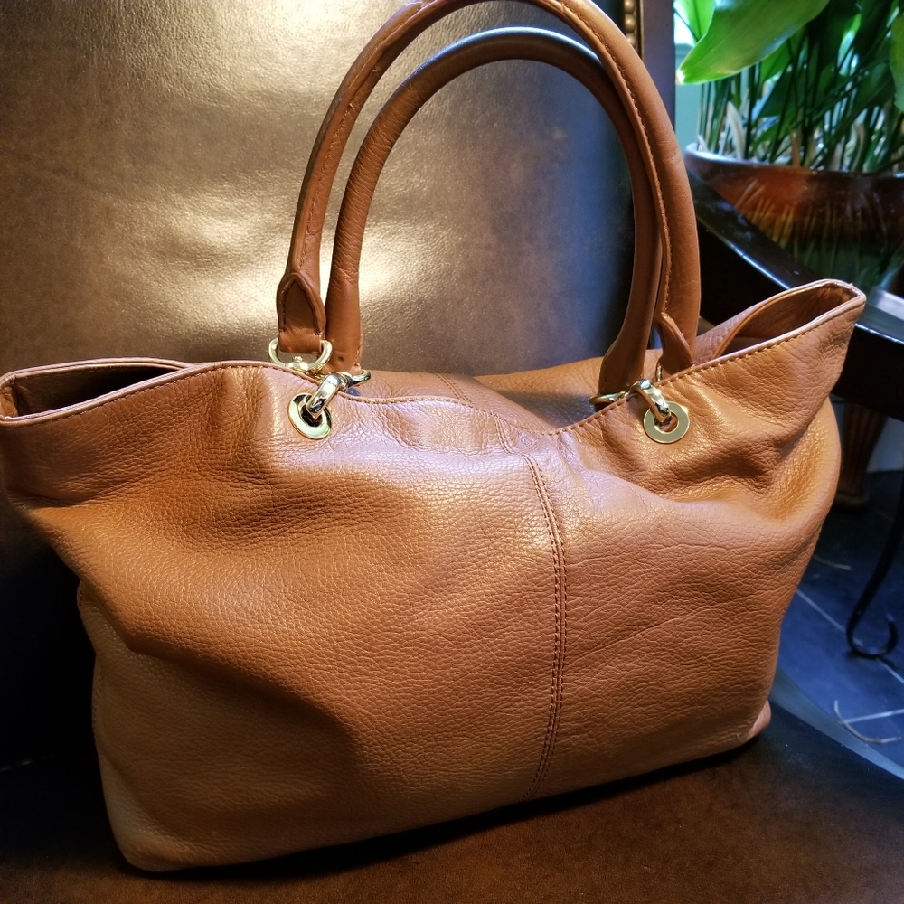 Camel Pebbled Leather Rolled Handle Shoulder bag - Picture 1 of 16
